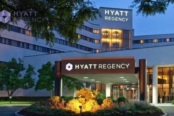 Hyatt-Regency-ho-tram